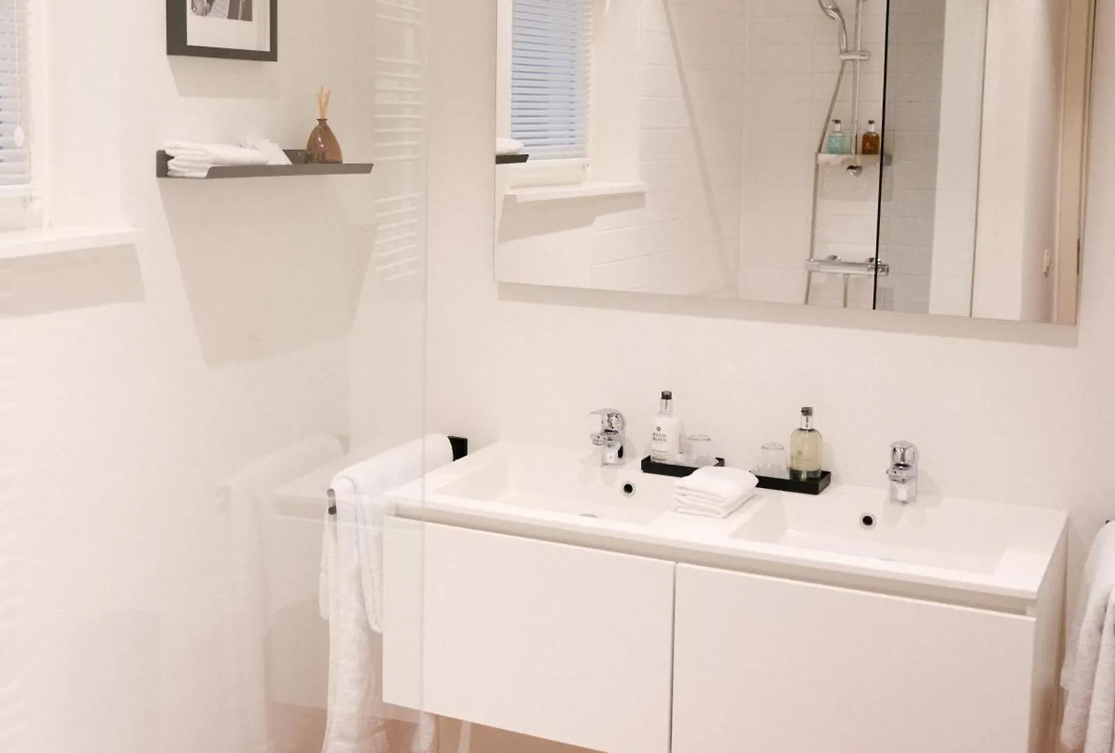 A Place Antwerp - Boutique Suites & Flats - Leeuwenstraat 20 0*,  Belçika